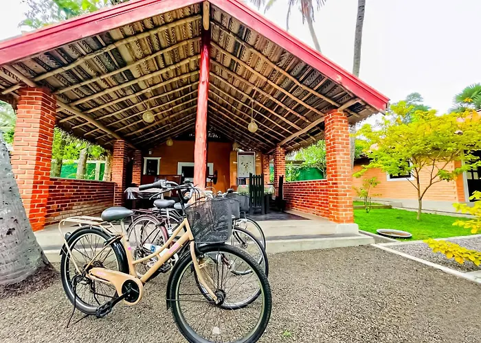 Airport Eco Cottage